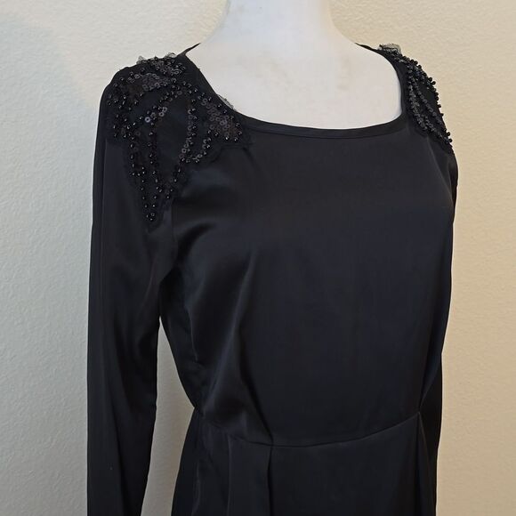 Everly dress size small. - Picture 2 of 9